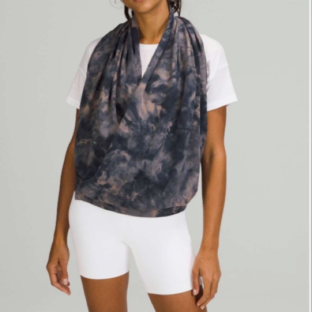 Lululemon Customizable Snap Scarf
Diamond Dye Lunar Rock True Navy